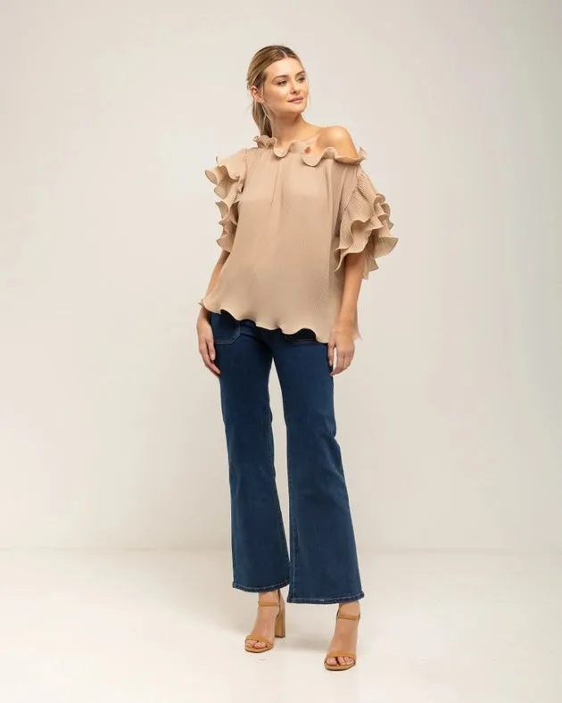 Pleated top with ruffles on the collar and sleeves