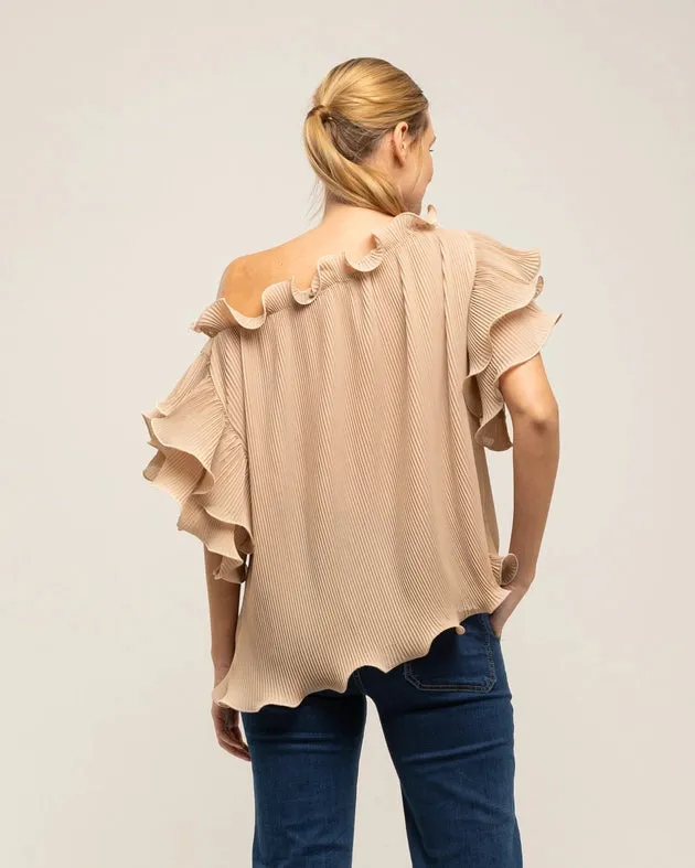 Pleated top with ruffles on the collar and sleeves